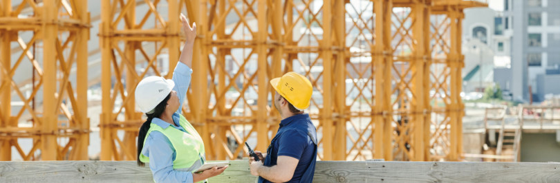 People-talking-at-a-construction-site