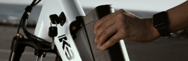 person-holding-removable-samsung-battery